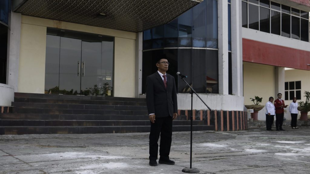 Rektor UTB Dr.Achmad Moelyono,M.H pimpin upacara HUT Kemerdekaan RI Ke-79 Tahun 2024